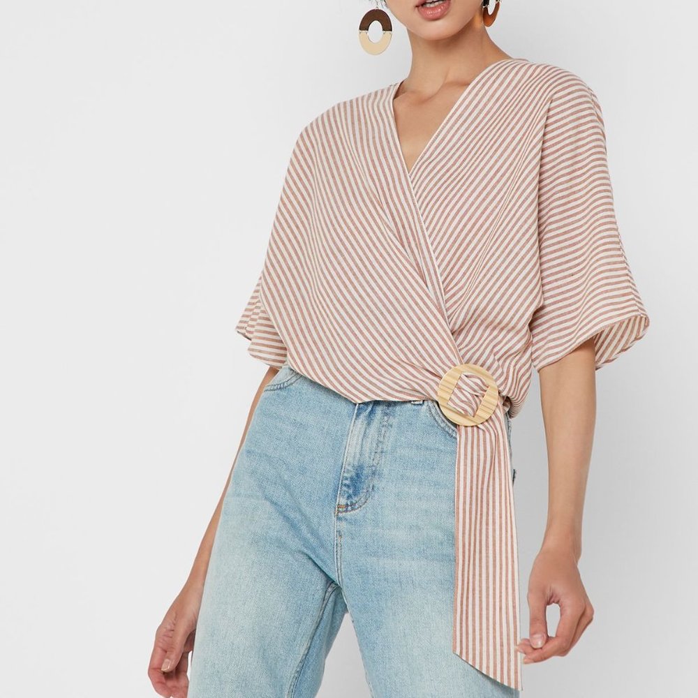 TOPSHOP | Striped Buckle Wrap Top Beige Stripe US 2